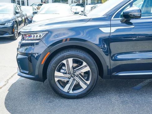 Certified 2023 Kia Sorento EX AWD/4WD image 9