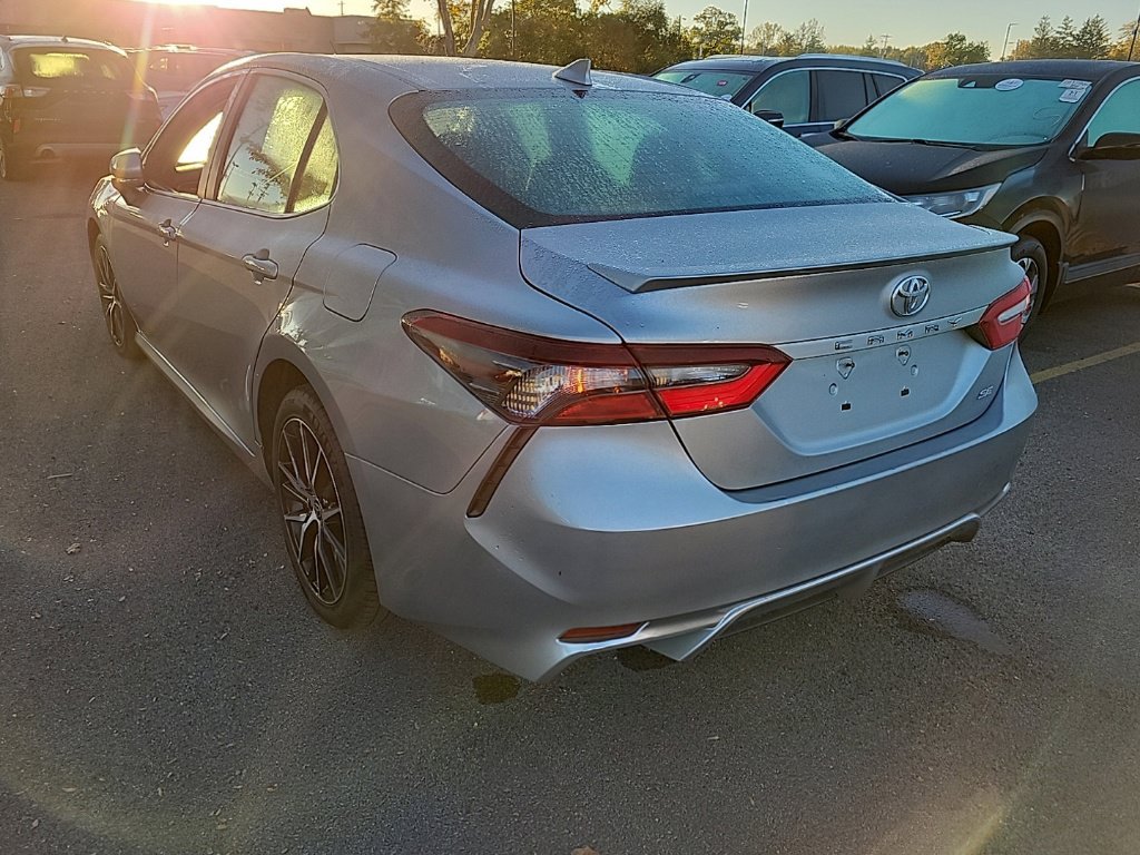 Used 2022 Toyota Camry SE FWD image 4
