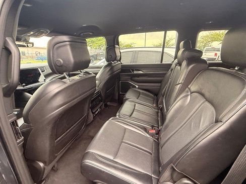 Used 2024 Jeep Wagoneer Series II w/ Flexible Seating Group AWD/4WD image 11