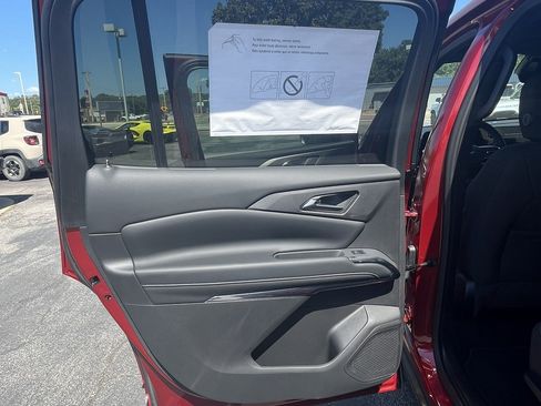 New 2027 Chevrolet Traverse LT w/ Sun and Wheel Package FWD image 17
