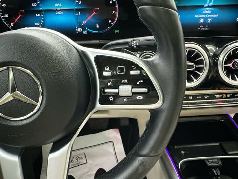 Used 2023 Mercedes-Benz GLA 250 4MATIC w/ Premium Package image 28