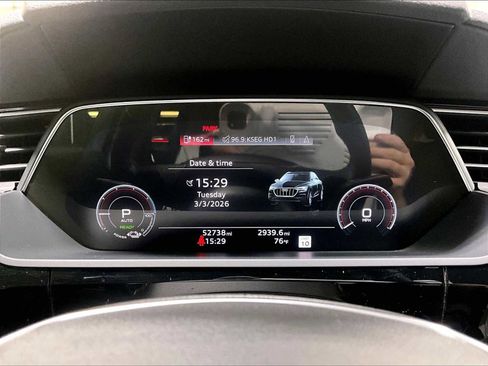 Used 2022 Audi e-tron Premium Plus image 24