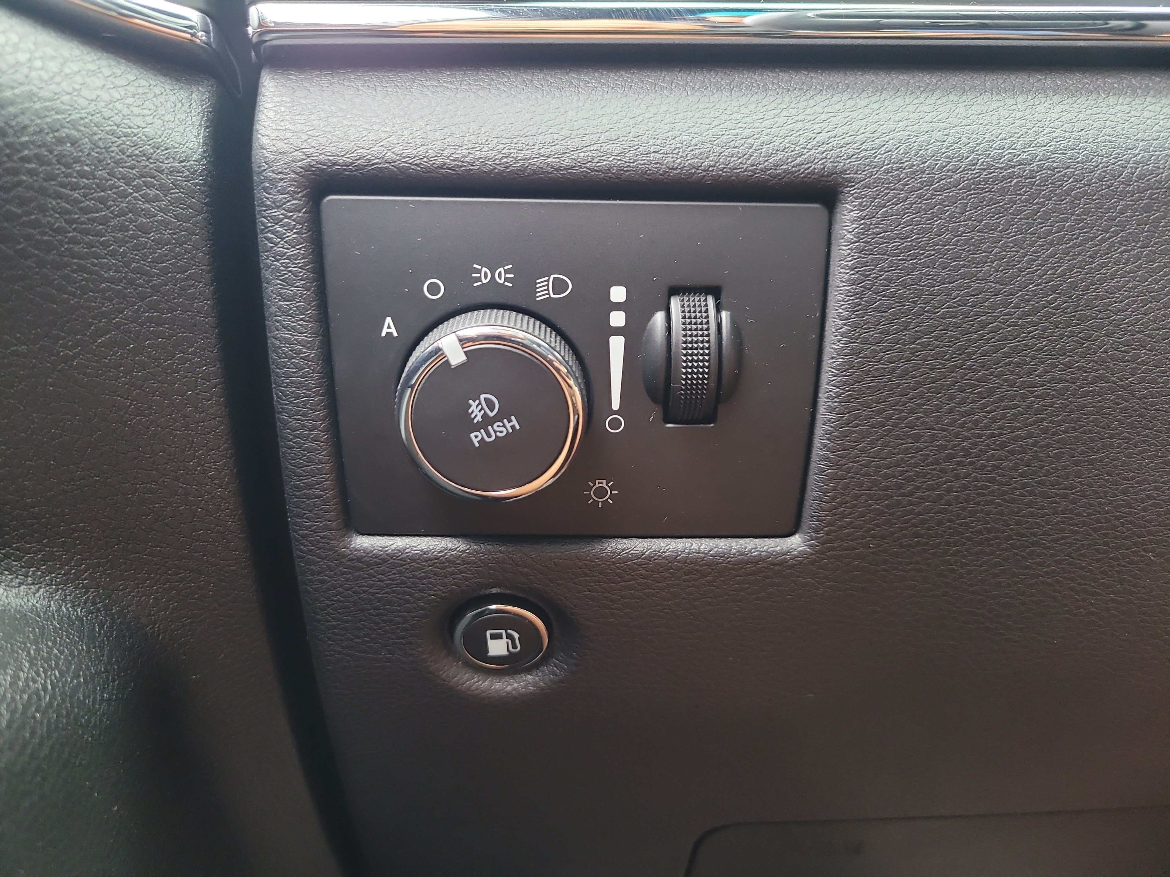 Used 2019 Jeep Grand Cherokee Limited AWD/4WD image 31