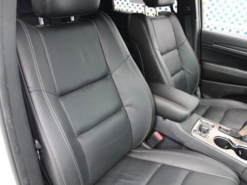 Used 2017 Jeep Grand Cherokee Limited image 12