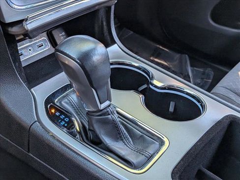 Used 2021 Jeep Grand Cherokee Laredo image 12