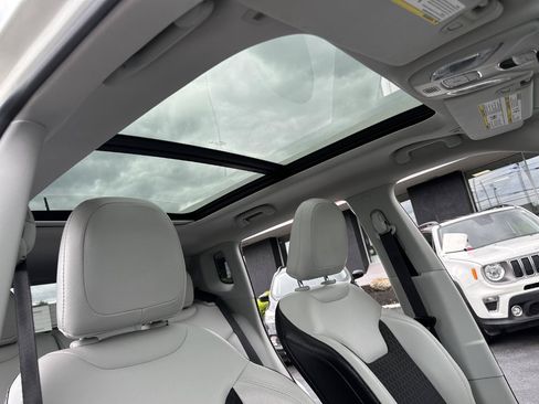 Used 2018 Jeep Compass Latitude w/ Popular Equipment Group FWD image 50