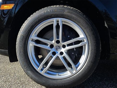 New 2026 Porsche Macan image 8