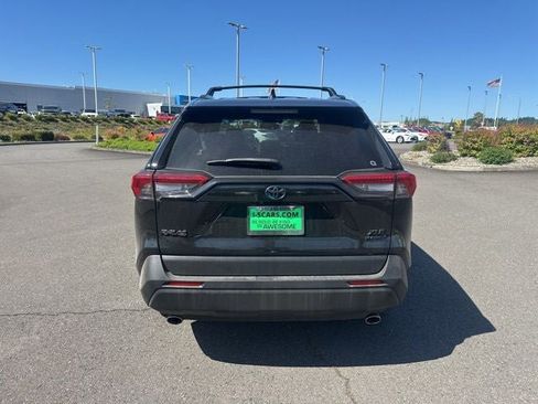 Used 2023 Toyota RAV4 XLE Premium AWD/4WD image 7