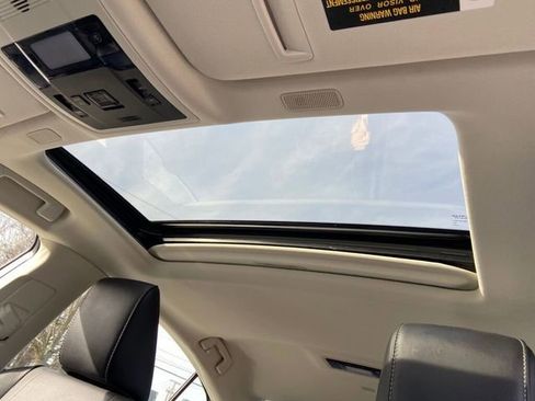 Certified 2020 Lexus ES 300h w/ Accessory Package image 15