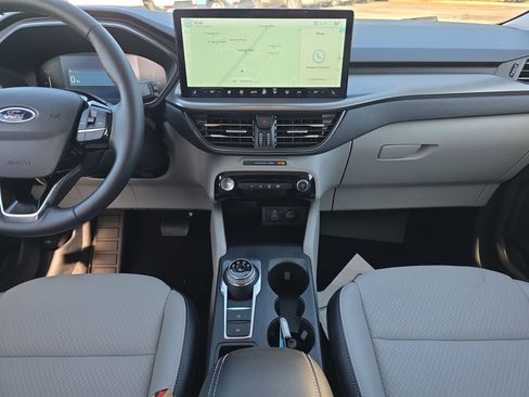 Used 2025 Ford Escape SE image 14