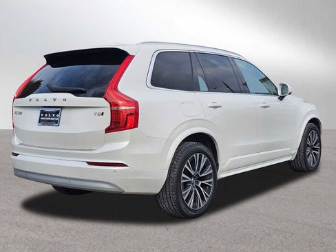 Certified 2022 Volvo XC90 T5 Momentum w/ Climate Package image 7
