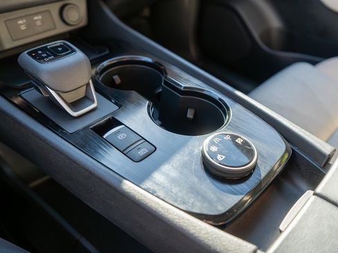 Certified 2025 Nissan Rogue SV image 34