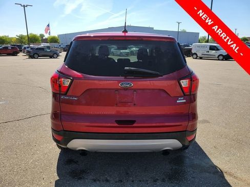 Used 2019 Ford Escape SE FWD image 4