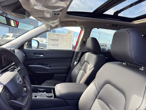 New 2026 Nissan Pathfinder SL image 26