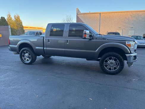 Used 2014 Ford F250 Lariat w/ Chrome Package image 9