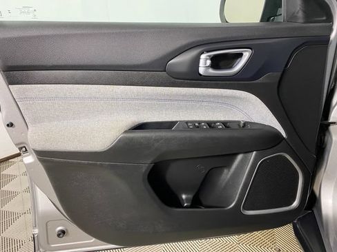 Used 2023 Jeep Compass Latitude AWD/4WD image 12