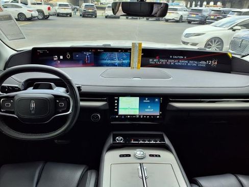 New 2026 Lincoln Navigator L Premier AWD/4WD image 9