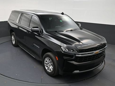 Used 2024 Chevrolet Suburban LS RWD image 17