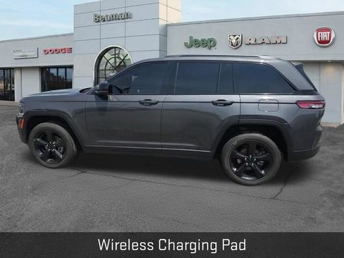 Used 2022 Jeep Grand Cherokee Altitude AWD/4WD image 13