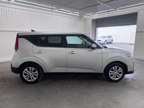 Used 2020 Kia Soul LX image 4