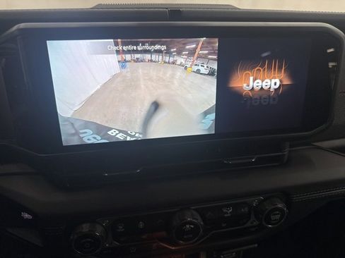 Used 2025 Jeep Wrangler Unlimited Rubicon image 28