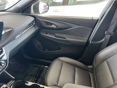 Used 2025 Buick Envista Sport Touring image 35