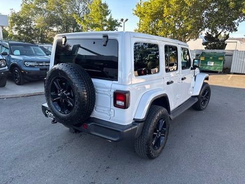 Used 2021 Jeep Wrangler Unlimited Sahara AWD/4WD image 9