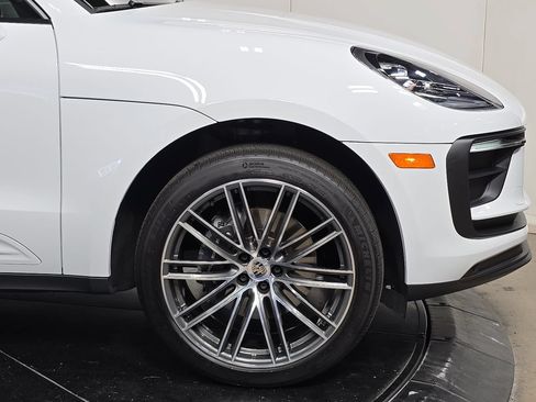 Certified 2025 Porsche Macan AWD/4WD image 11
