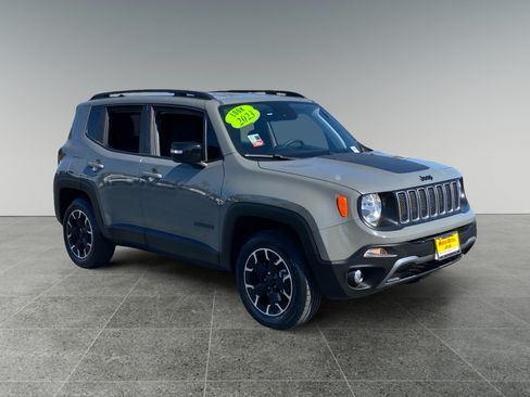 Used 2023 Jeep Renegade Latitude AWD/4WD image 7