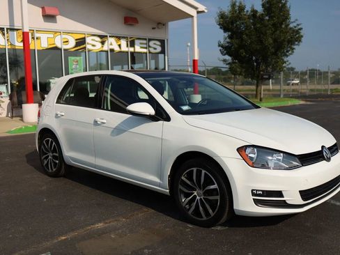 Used 2016 Volkswagen Golf SE image 3