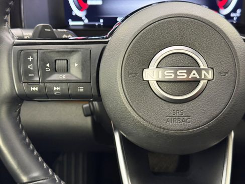 Used 2024 Nissan Pathfinder Platinum w/ Black Appearance Package image 21