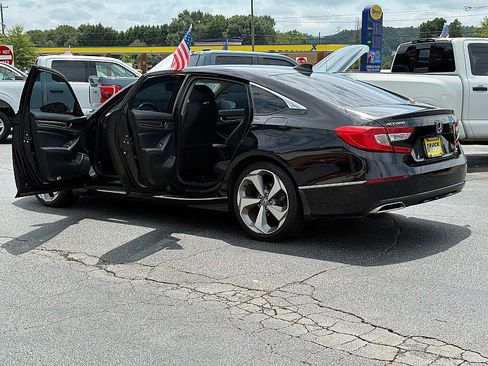 Used 2020 Honda Accord Touring image 4