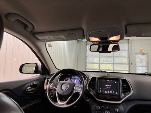 Used 2017 Jeep Cherokee Limited AWD/4WD image 22