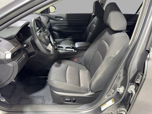 Used 2024 Nissan Altima 2.5 SV image 9