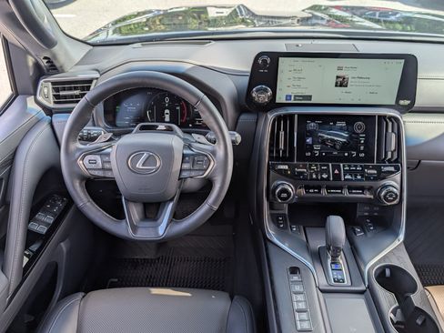 Certified 2025 Lexus LX 700h Overtrail AWD/4WD image 19