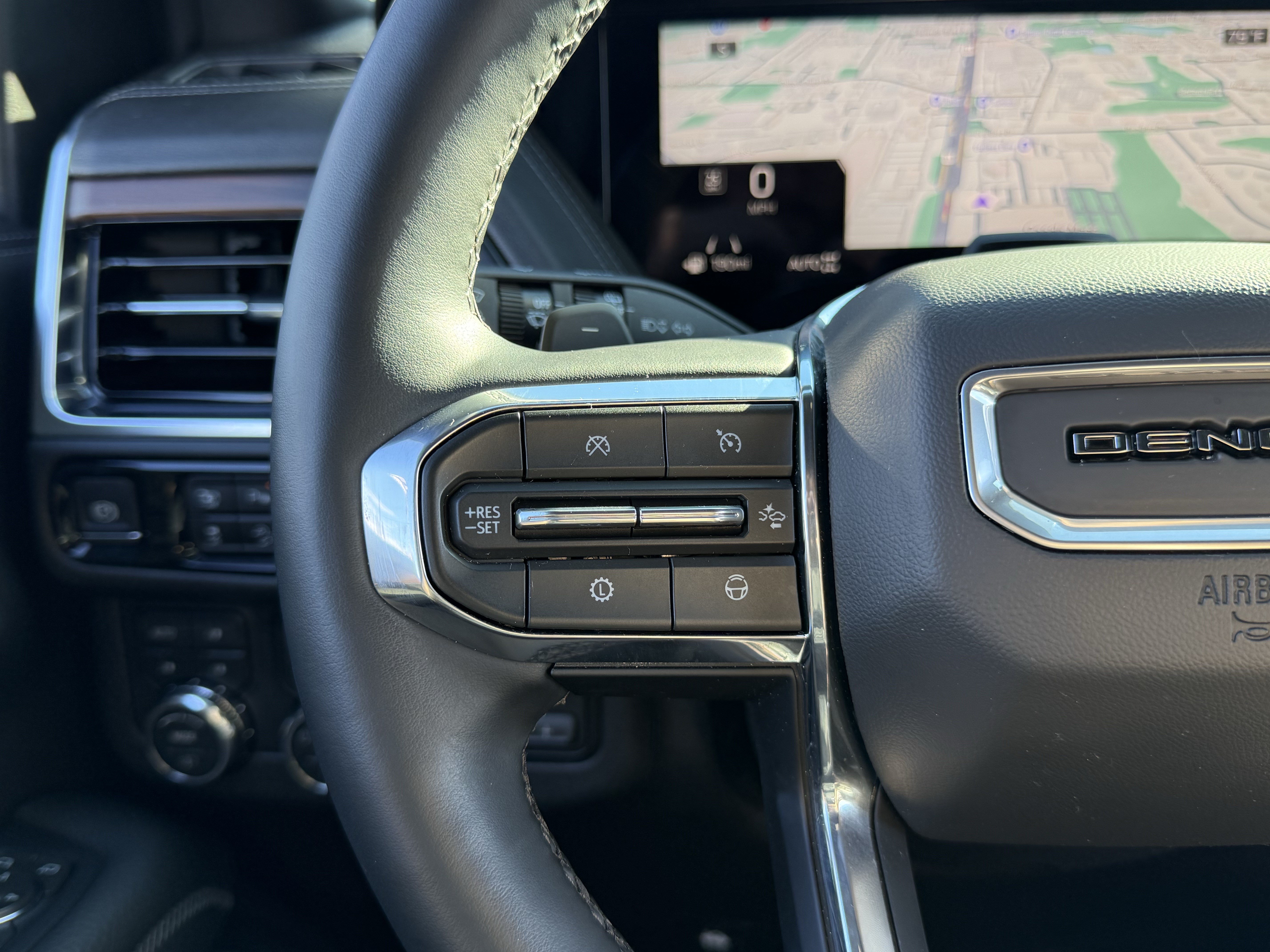 Used 2026 GMC Yukon Denali w/ Denali Reserve Package AWD/4WD image 17