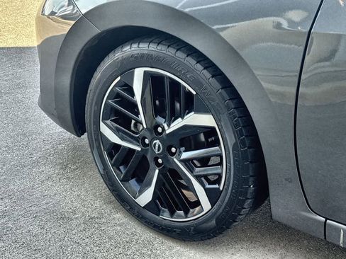 Used 2024 Nissan Versa SR image 9