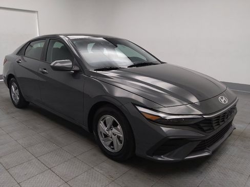 Used 2025 Hyundai Elantra SE FWD image 13