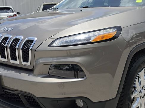Certified 2018 Jeep Cherokee Latitude AWD/4WD image 7