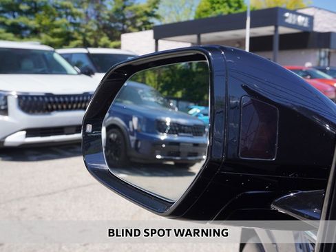 Used 2022 Lamborghini Urus AWD/4WD image 8