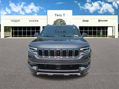 Used 2022 Jeep Wagoneer Series III w/ Convenience Group I image 2