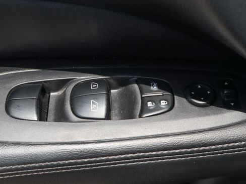 Used 2019 Nissan Pathfinder SL FWD image 19