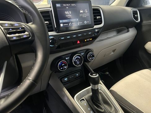 Certified 2025 Hyundai Venue SEL image 20