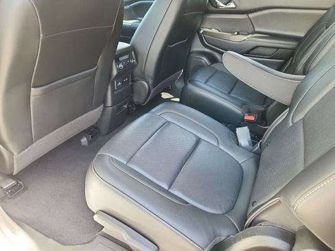 Used 2021 GMC Acadia SLT AWD/4WD image 11