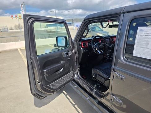 Used 2021 Jeep Gladiator Rubicon w/ Cold Weather Group image 33