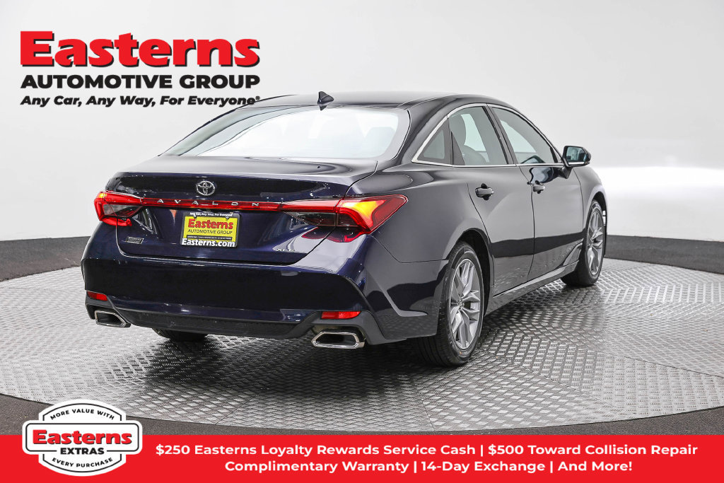 Used 2022 Toyota Avalon XLE w/ Moonroof Package FWD image 6