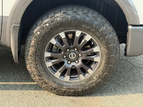 Used 2017 Nissan Titan PRO-4X w/ Pro-4x Convenience Package AWD/4WD image 9