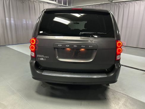 Used 2018 Dodge Grand Caravan SE image 6