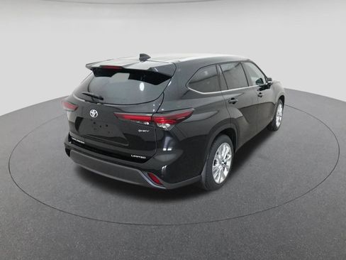 New 2026 Toyota Highlander Limited image 8