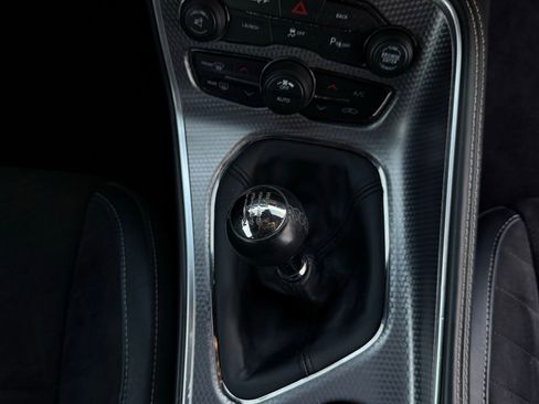 Used 2015 Dodge Challenger SRT Hellcat image 39